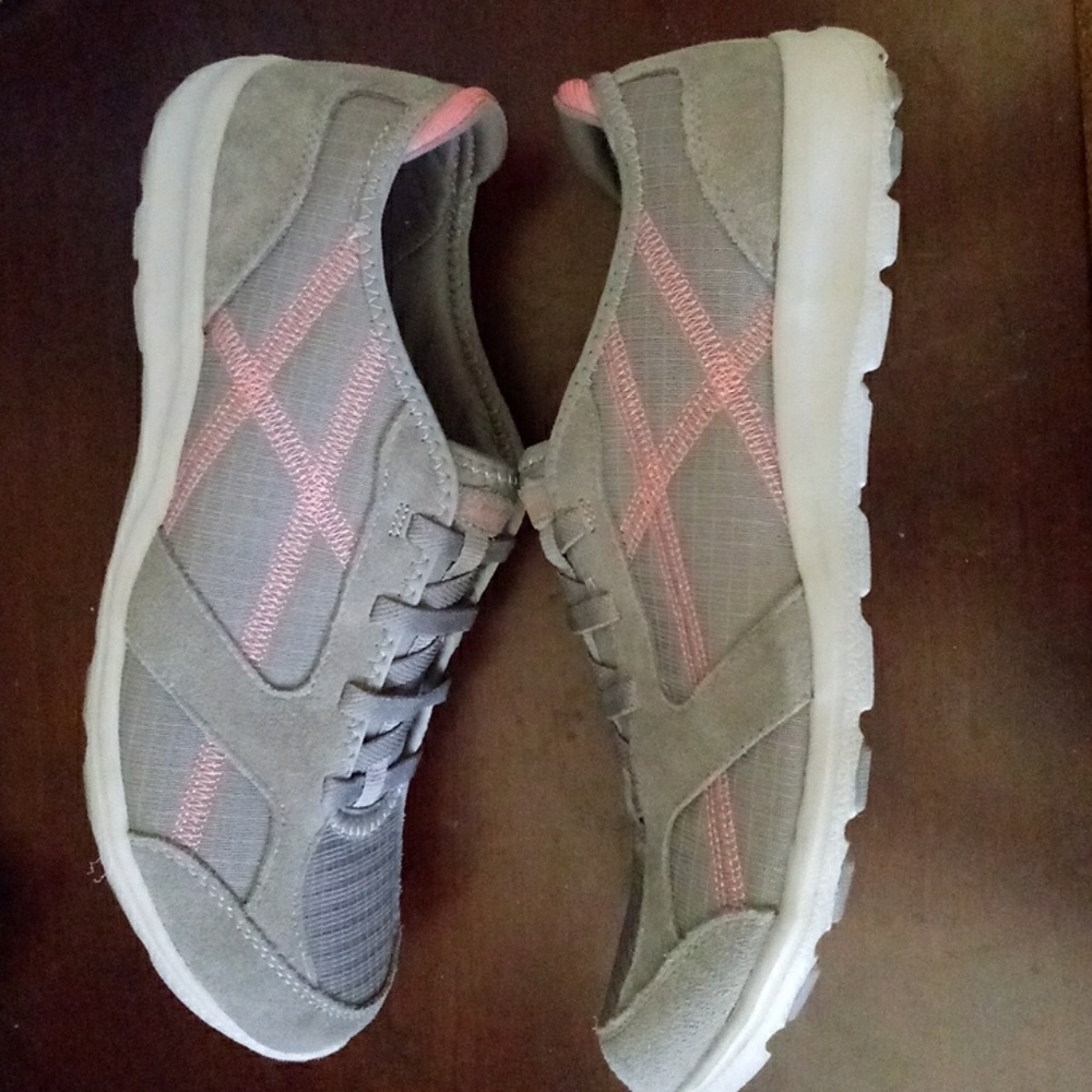 Shoes - Picture 4 of 4